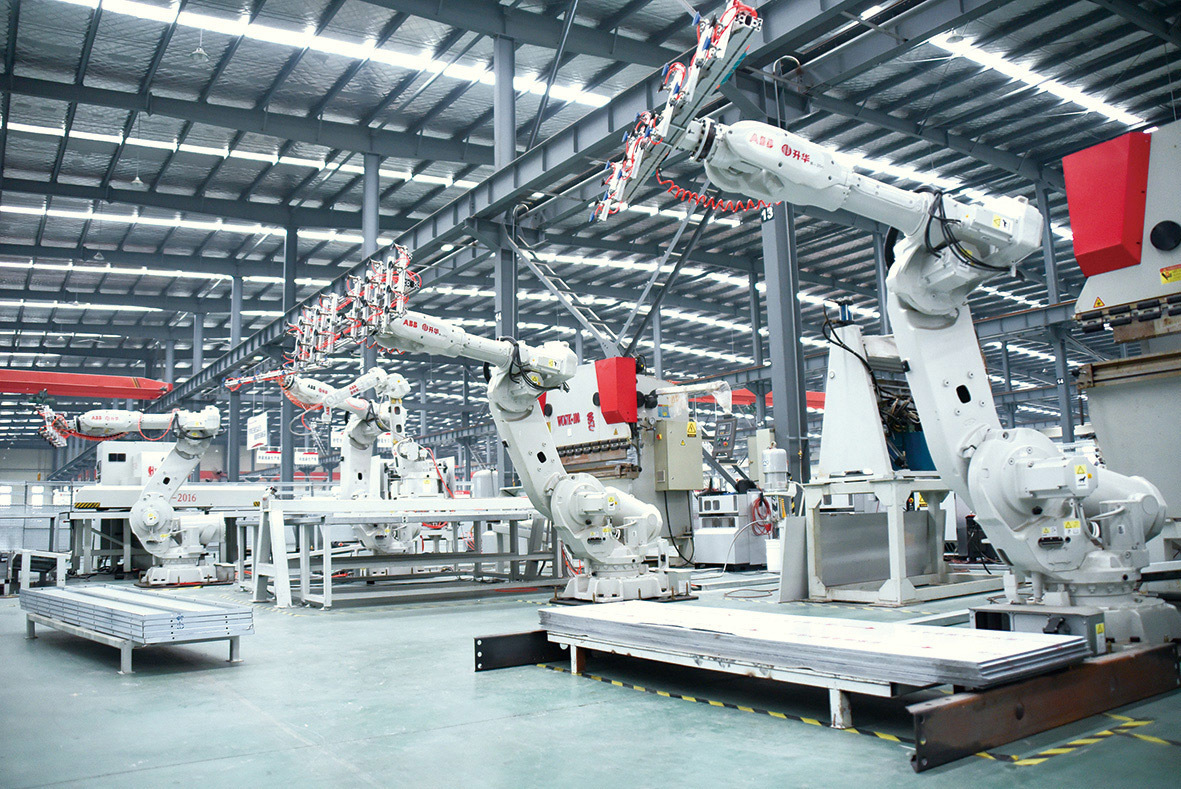 徐州市委常委、徐州經濟技術開發區黨工委書記王強參觀升華電梯“無人化工廠”(圖2) 徐州市委常委、徐州經濟技術開發區黨工委書記王強參觀升華電梯“無人化工廠”(圖2)