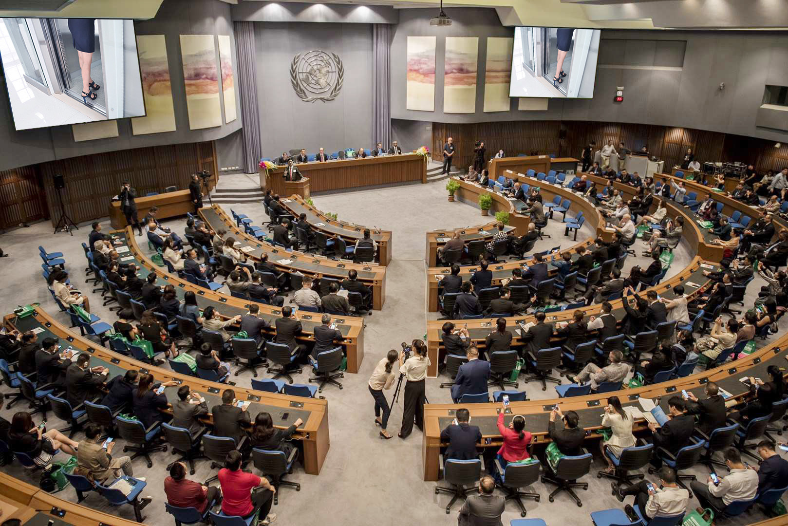 中國(guó)原創(chuàng)享譽(yù)聯(lián)合國(guó) | 升華電梯榮獲全球人居環(huán)境社會(huì)責(zé)任殊榮!(圖1)